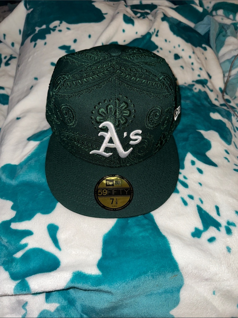 New Era dark green paisley Oakland A's fitted cap with white logo rare